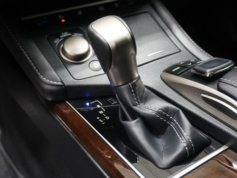Used 2017 Lexus ES 350 w/ Luxury Package FWD image 24