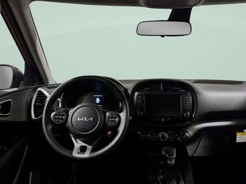 Used 2025 Kia Soul LX w/ LX Technology Package FWD image 11