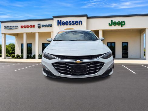 Used 2024 Chevrolet Malibu LT FWD image 2