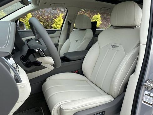 New 2024 Bentley Bentayga Extended Wheelbase image 16
