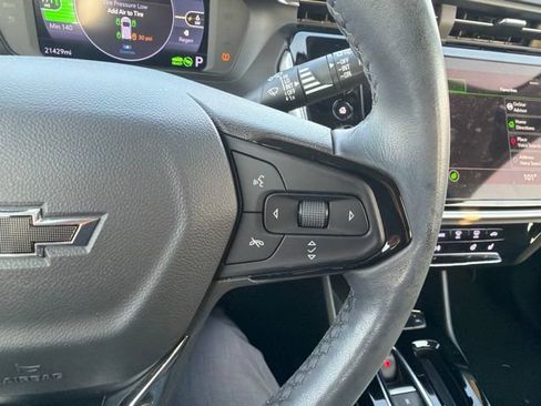 Used 2023 Chevrolet Bolt EUV LT w/ Comfort Package FWD image 17