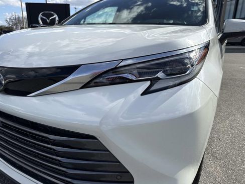 Used 2021 Toyota Sienna Platinum image 10