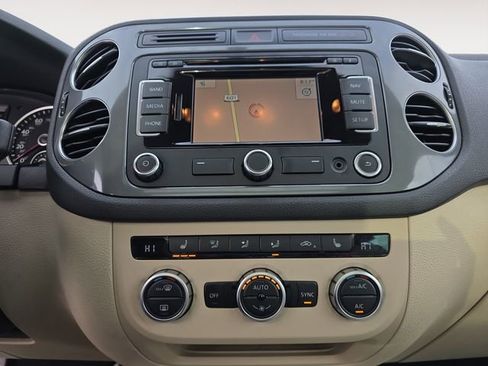 Used 2015 Volkswagen Tiguan SEL image 10