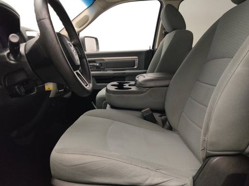 Used 2019 RAM 1500 Classic SLT RWD image 17