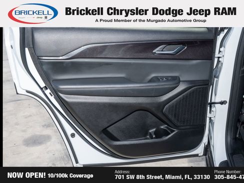 Used 2023 Jeep Grand Cherokee L Laredo image 13