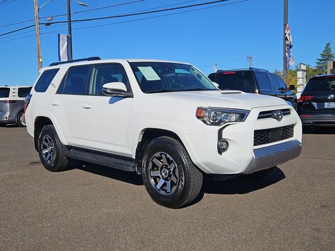 Used 2024 Toyota 4Runner TRD Off-Road Premium image 7