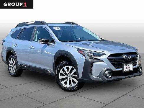 Used 2024 Subaru Outback Premium AWD/4WD image 3
