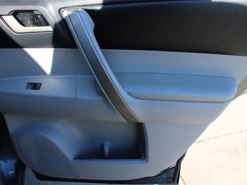 Used 2011 Toyota Highlander SE image 5