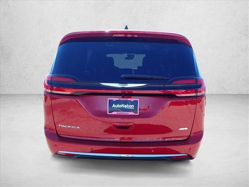 New 2026 Chrysler Pacifica Select image 3