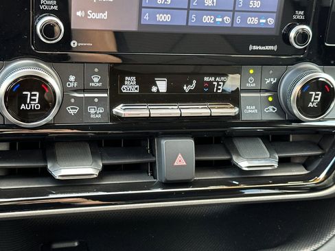 Certified 2022 Toyota Highlander L image 25