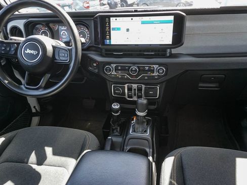 Used 2024 Jeep Gladiator Sport AWD/4WD image 15