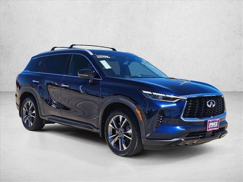 Used 2023 INFINITI QX60 Luxe w/ Vision Package image 3