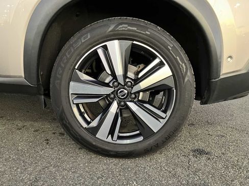 Used 2021 Nissan Rogue Platinum image 5