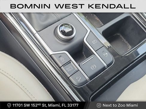 Used 2023 Kia Sorento SX image 25