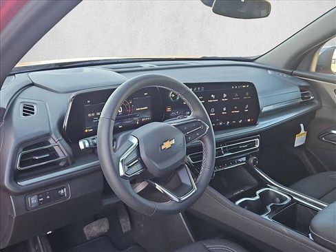 New 2026 Chevrolet Traverse LT FWD image 3