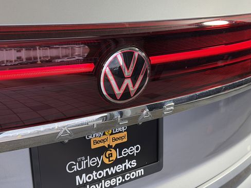 Used 2025 Volkswagen Atlas Cross Sport SEL Premium R-Line image 17