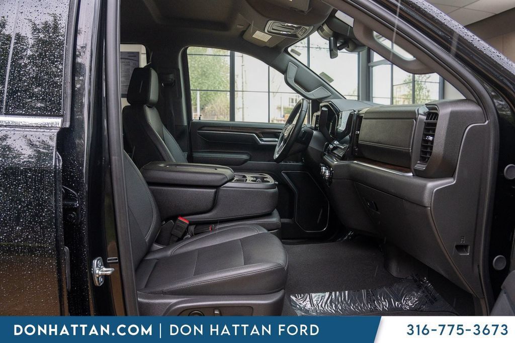 Used 2025 GMC Sierra 1500 SLT AWD/4WD image 21