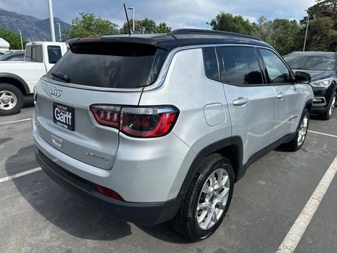 Used 2025 Jeep Compass Limited AWD/4WD image 3