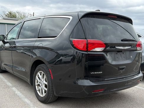 Used 2023 Chrysler Voyager LX image 6