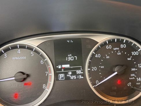 Used 2019 Nissan Kicks S image 16