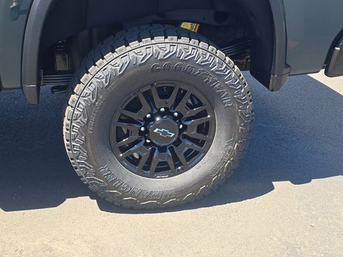 New 2026 Chevrolet Silverado 2500 ZR2 AWD/4WD image 11