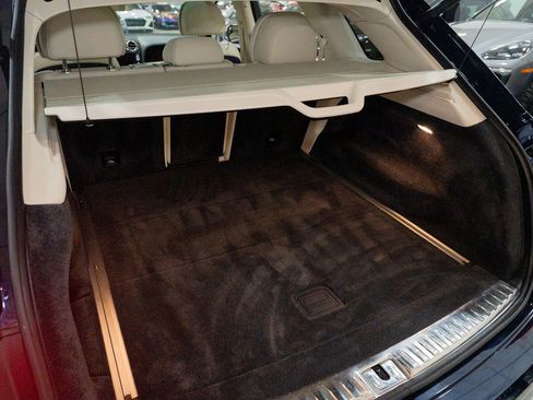 Used 2020 Bentley Bentayga V8 image 32