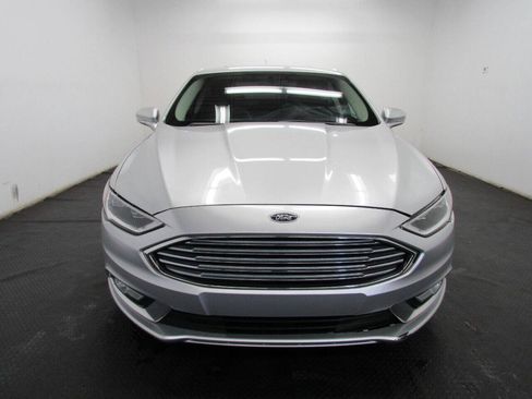 Used 2017 Ford Fusion SE w/ Fusion SE Technology Package FWD image 2