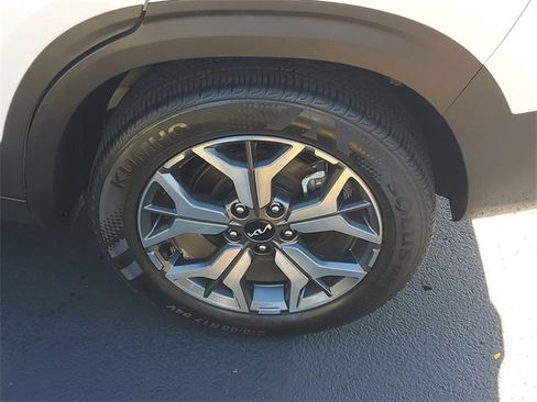 Certified 2023 Kia Seltos EX image 5