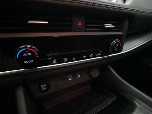 Certified 2025 Nissan Rogue SV image 21