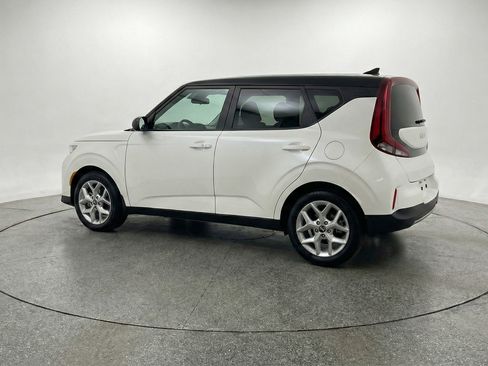 Used 2025 Kia Soul LX w/ LX Technology Package FWD image 6