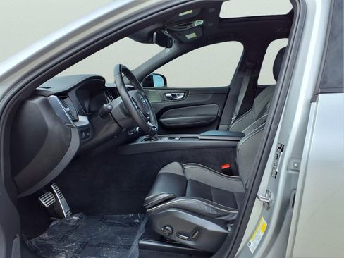 Used 2021 Volvo XC60 T5 R-Design w/ Advanced Package image 17