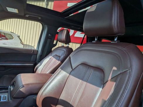 Used 2024 Ford Expedition Limited RWD image 11