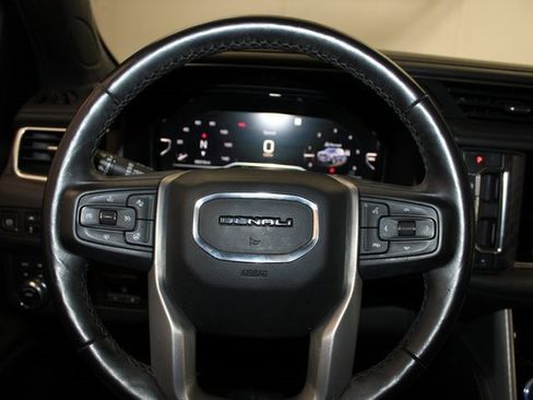 Used 2022 GMC Yukon XL Denali w/ Denali Premium Package image 23