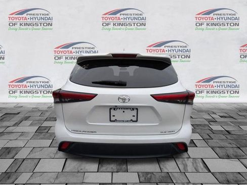 Used 2023 Toyota Highlander XLE AWD/4WD image 4