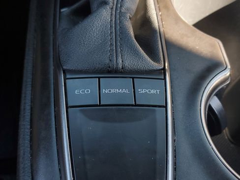 Certified 2022 Toyota Camry SE image 27