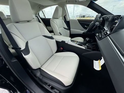 Used 2024 Lexus ES 300h w/ Premium Package FWD image 25