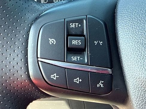 Used 2024 Ford Escape ST-Line image 25