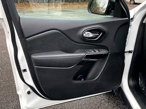 Used 2023 Jeep Cherokee Altitude Lux image 14