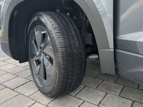 Certified 2025 Volkswagen Taos S FWD image 30