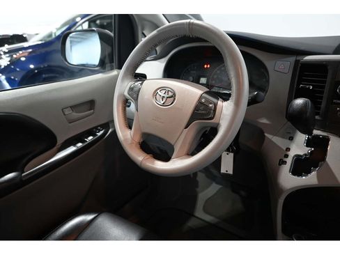 Used 2013 Toyota Sienna LE FWD image 24