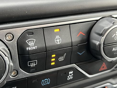 Used 2023 Jeep Wrangler Unlimited w/ Cold Weather Group image 30