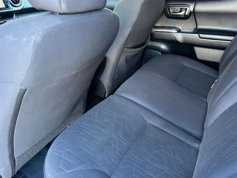 Used 2018 Toyota Tacoma TRD Sport image 4