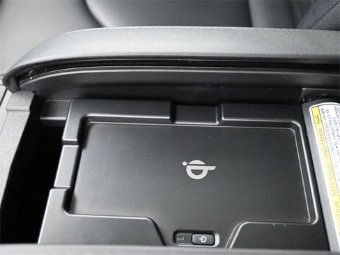 Used 2020 Toyota Highlander XLE image 19