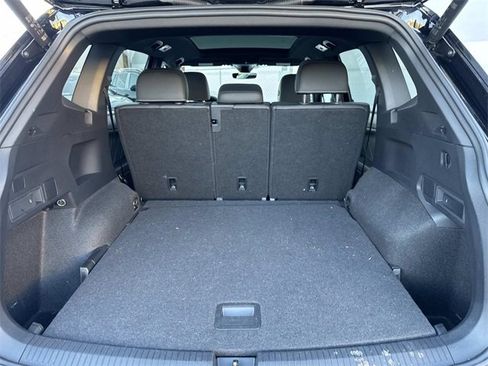 Certified 2024 Volkswagen Tiguan SE R-Line image 5