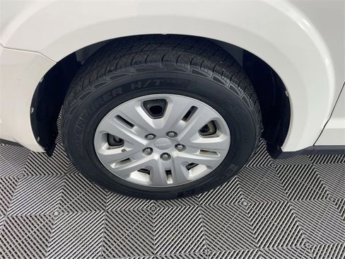 Used 2019 Dodge Journey SE image 9