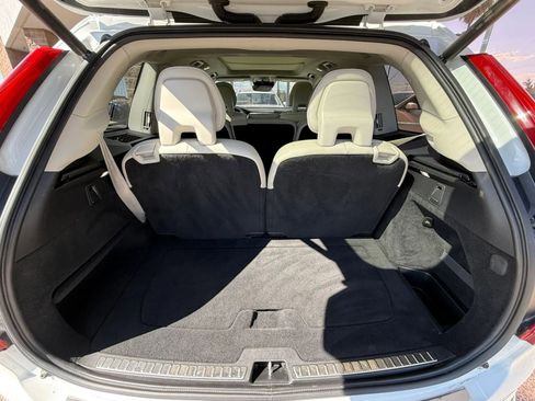 Used 2018 Volvo XC90 T6 Momentum w/ Convenience Package AWD/4WD image 31
