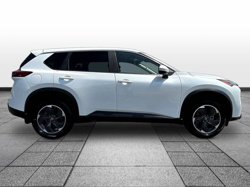 Certified 2026 Nissan Rogue SV AWD/4WD image 4