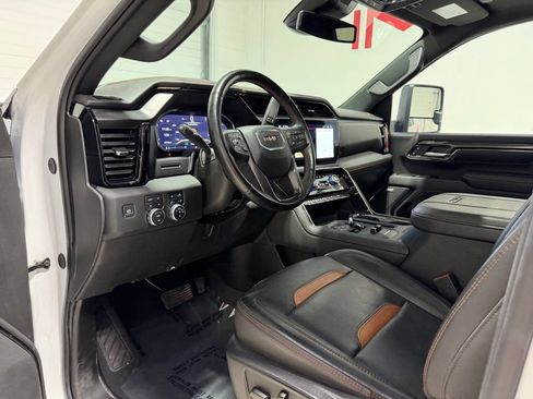 Used 2024 GMC Sierra 2500 AT4 w/ AT4 Preferred Package AWD/4WD image 8