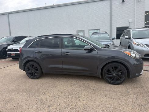 Used 2018 Kia Niro EX w/ EX Touring Graphite Edition FWD image 1