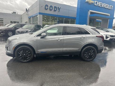 New 2025 Cadillac XT5 Luxury w/ LPO, Blue Accent Package image 2